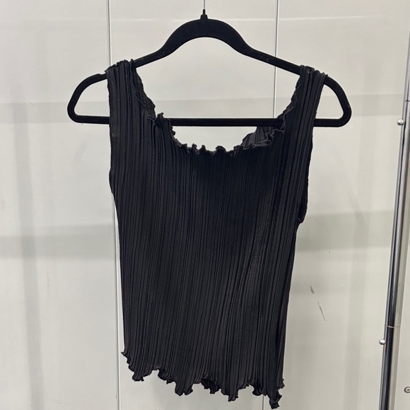 Chic Black Pleated Women's Tank Top - Picture 1 of 8